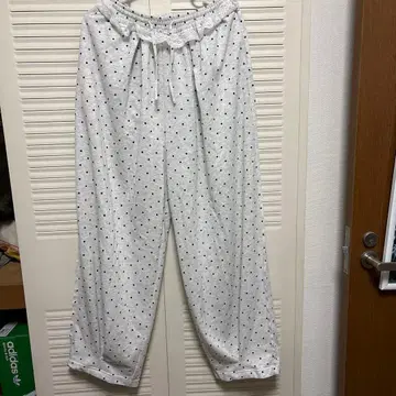 도트 무늬 그레이 스웨트 팬츠 레이스 포함