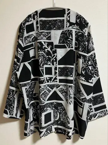 기하학 패턴 반팔 셔츠 블랙 화이트