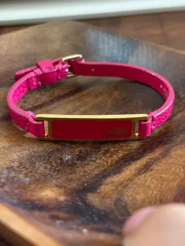 핑크 가죽 팔찌 골드 금장 장식