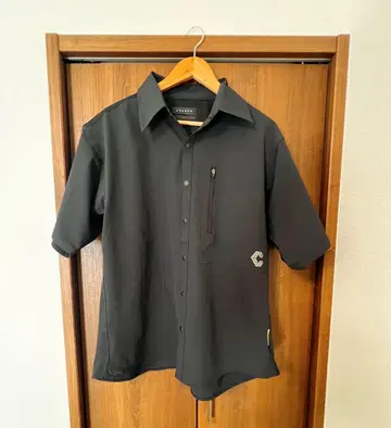 새상품 CRONOS 반팔 셔츠 블랙