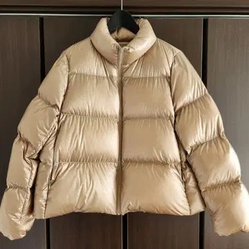 미사용 새상품 울트라 라이트 다운 샤이니 볼륨 자켓 UNIQLO