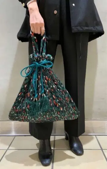 이아파피요네 리버서블 플리츠 복조리 숄더 백 태슬