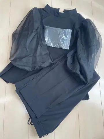 블랙 시스루 퍼프 슬리브 셋업