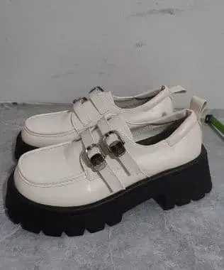 아이보리 통굽 로퍼 스트랩 포함