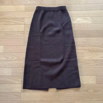 중간 두께 리브 니트 슬릿 롱 스커트