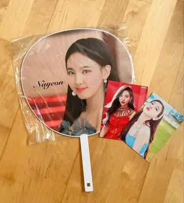 Nayeon 부채 & TWICE 이벤트 굿즈