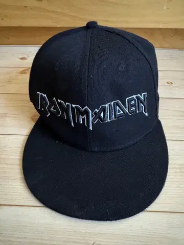 IRON MAIDEN 캡 블랙 스컬 패턴, 챙 안쪽 올 패턴