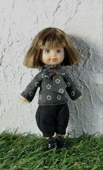 바비 인형 타미힐피거 셔츠와 팬츠