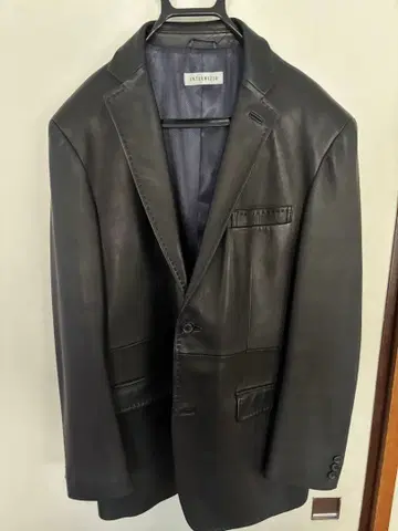 INTERMEZZO 블랙 가죽 블레이저
