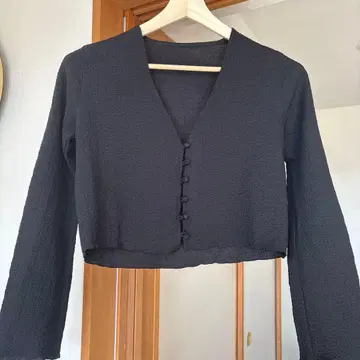 SLOBE IENA 셔링 V넥 숏 가디건 블랙