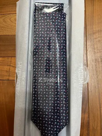 미사용 새상품 마리넬라 E. MARINELLA 네이비 넥타이