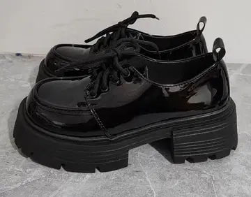 통굽 블랙 레이스업 슈즈