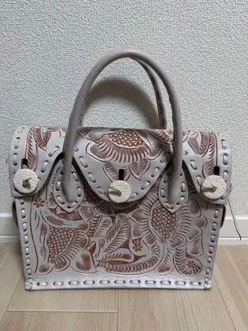 GRACE CONTINENTAL 그레이스 콘티넨탈 카빙 백