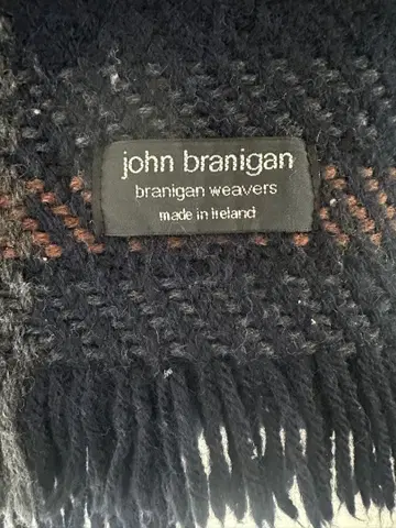 존 브라니건 체크 무늬 머플러 네이비