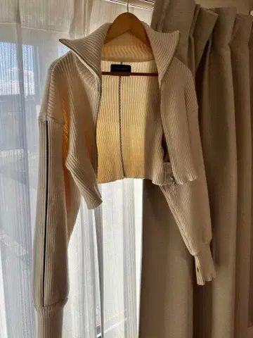 UNITED TOKYO 아이보리 집업 니트