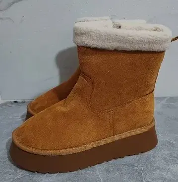 브라운 스웨이드 통굽 어그 부츠