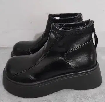 통굽 블랙 부츠 지퍼 포함