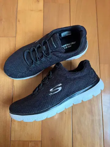 1회 사용 극미품 스케쳐스 스니커즈 23.5cm 블랙 꽃무늬