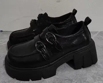 통굽 블랙 펌프스 더블 버클