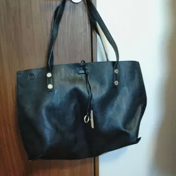 Calvin Klein 블랙 토트백 합성 피혁