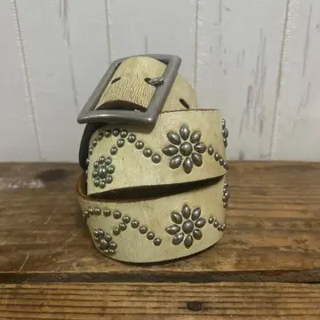 34inc HTC 플라워 실버 스터드. 화이트