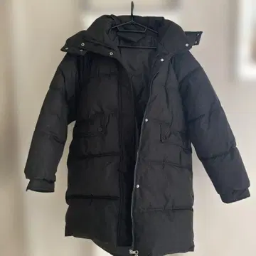 후드 부착 블랙 다운 자켓