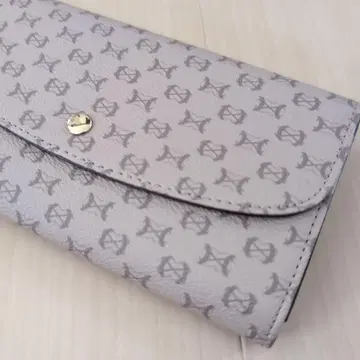 새상품 장지갑 마카담 모노그램 심플한 베이지 여성용