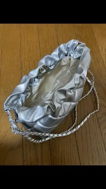 실버 프릴 디자인 숄더백