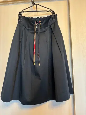 BLUE LABEL CRESTBRIDGE 네이비 스커트