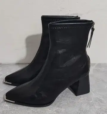 블랙 스틸레토 숏부츠