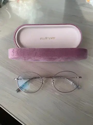질 스튜어트 핑크 실버 라운드 안경 케이스 포함