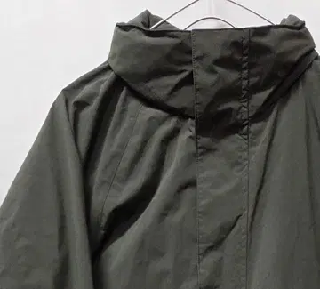 올리브 그린 후드 부착 자켓