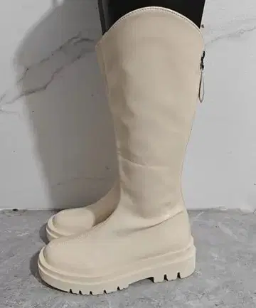크림색 지퍼 달린 롱 부츠