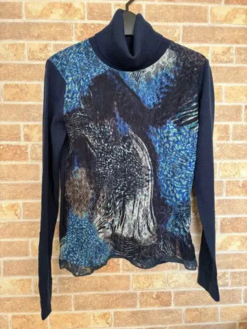 아트 프린트 긴팔 터틀넥 니트