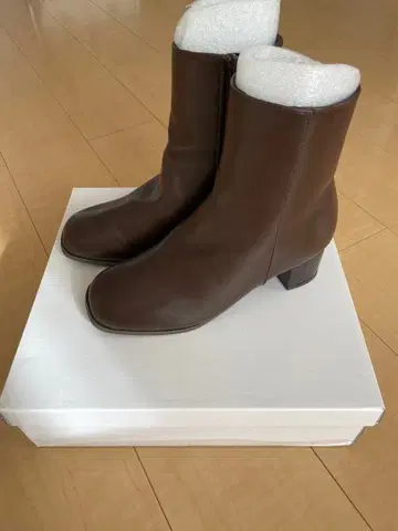 브라운 숏부츠 중간 힐