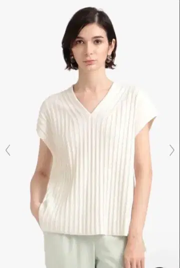 띠어리 럭스 화이트 슬리브리스 상의