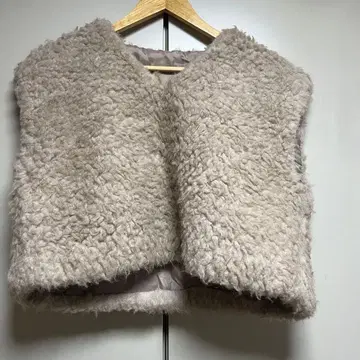 STORYTAG 한국 퍼 베스트 숏 기장 후와모코 베이지