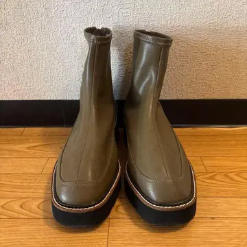 새상품급 르탈론 GRISE 트랙 밑창 숏부츠