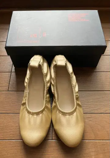 NANO universe 셔링 라운드토 펌프스 골드 38