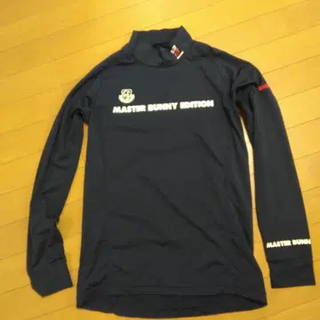 MASTER BUNNY EDITION 네이비 하이넥 셔츠