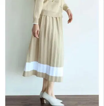 미사용 새상품 vin 바이컬러 니트 플리츠 스커트 베이지