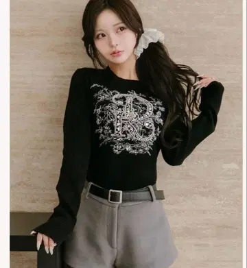 다리치 DR 비쥬 플라워 리브 니트탑 블랙