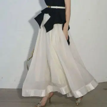 Andrea and co 화이트 플레어 스커트