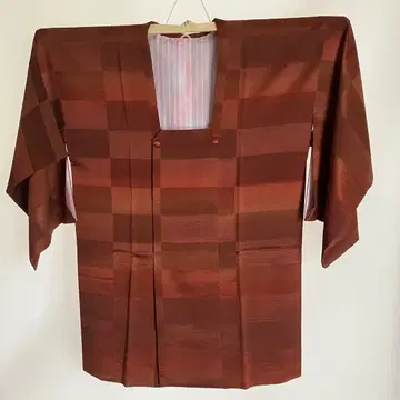 브라운 계열의 그라데이션 도우기 코트