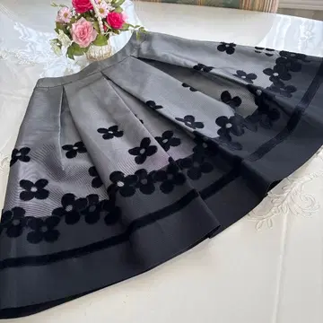 엠즈 그레이시 카탈로그 게재 플라워 자수 플레어 스커트 36