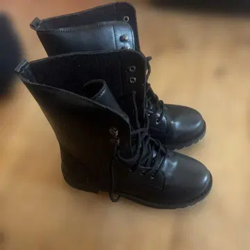 블랙 레이스업 부츠