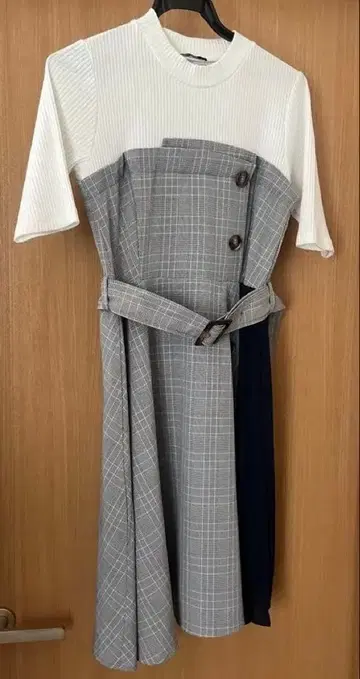 체크 무늬 허리 벨트 포함 드레스