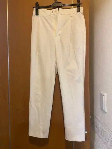 화이트 슬랙스 사이즈 34 뒷주머니 포함 바빌론