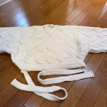 [ ZARA ] 아이보리 케이블 니트 M