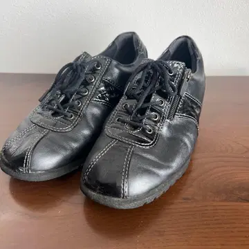 블랙 레이스업 스니커즈 PEDALA 23.5cm